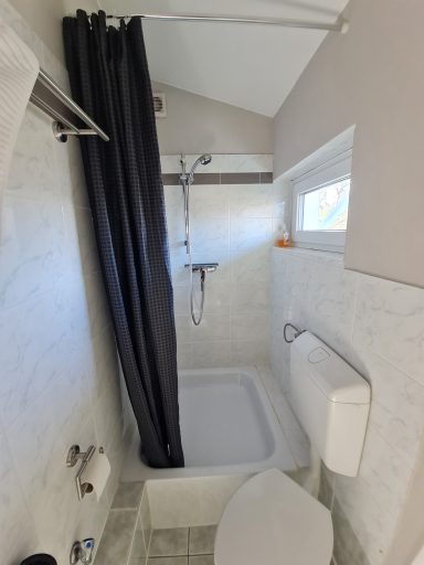 Duschbad abgehend vom Schlafzimmer